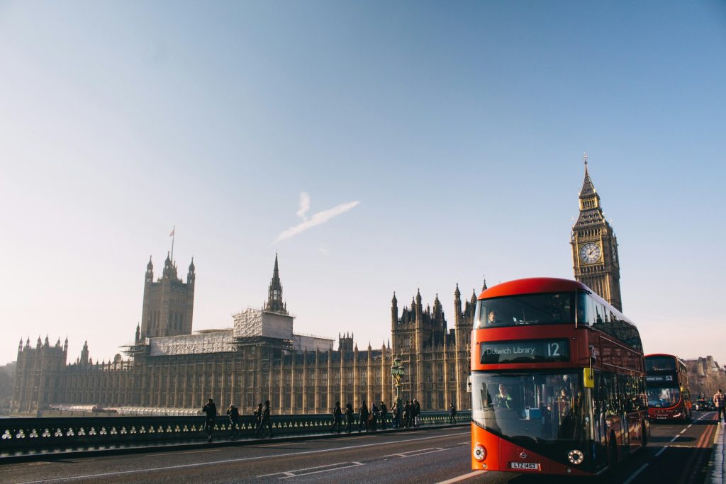 UK Lords Urge BoE To Ease Stablecoin Rules Amid Concerns
